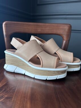 SOREL JOANIE III Slingback Women's Beige Platform Wedge Sandals